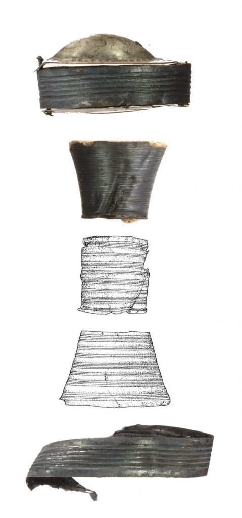 Zusammengehörende Teile eines Schwertgriffes des 4. Jahrhunderts, geborgen 1864 und 1994